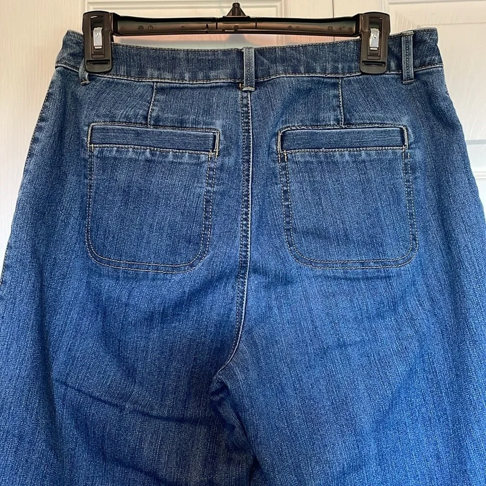 Croft & Barrow 8 denim capris straight leg metal button detail front/back pocket